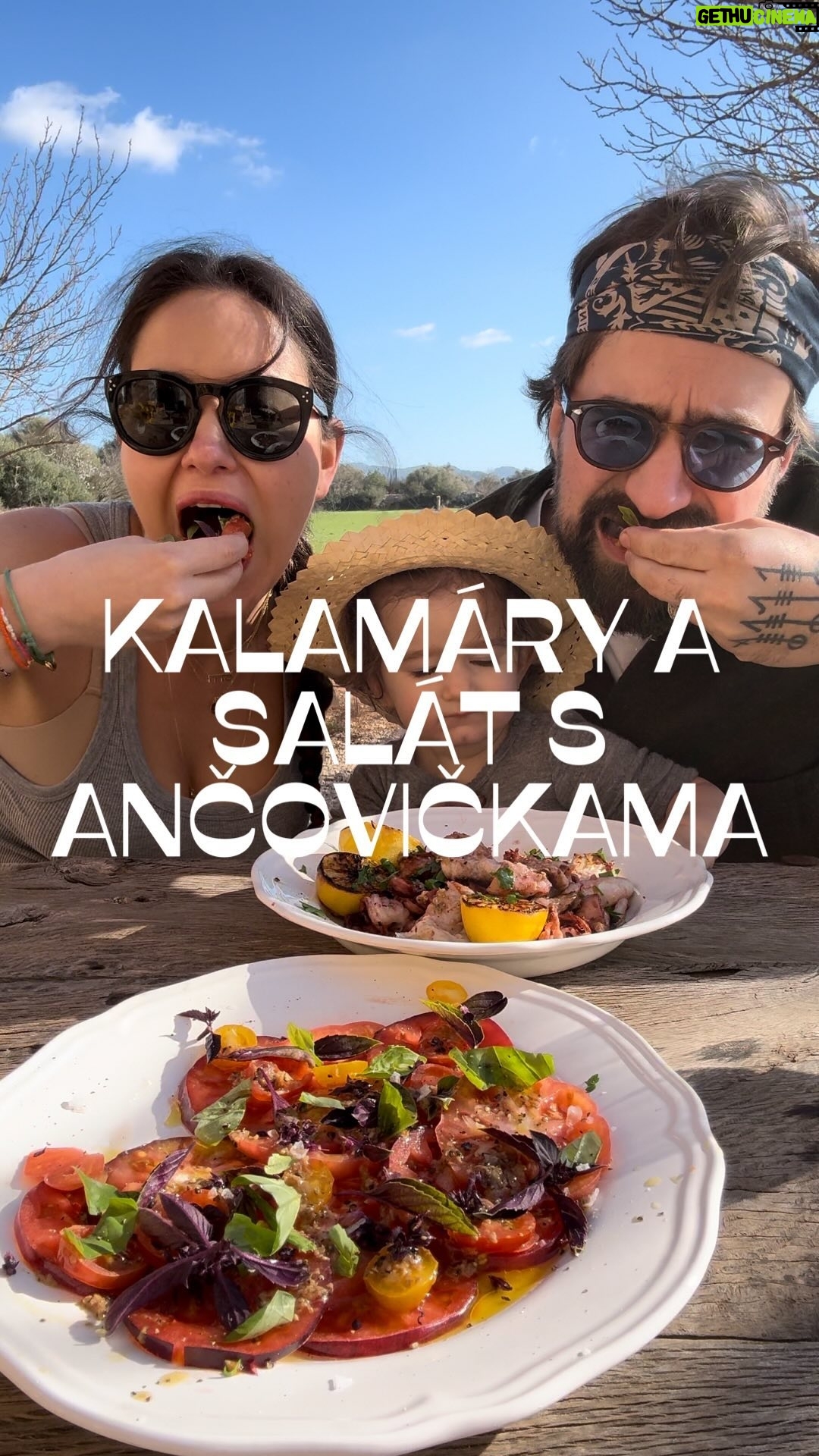 Marek Pavala - 4.6K Likes - Tady moc neni co psát ohledně surovin.. kalamáry jsou jasný. Ten dressing záleží na chuti, já to neměřil. Vždycky dělejte poměr 3:1 ve prospěch oleje.
Ančovičkový dressing:
Extra virgin oliváč
Citrón
Ančovičky (aspoň 5 ks na dvě porce)
Stroužek česneku
Šůl
Pepř
Bazalka
_____
Kalamáry
Česnek
Petržel