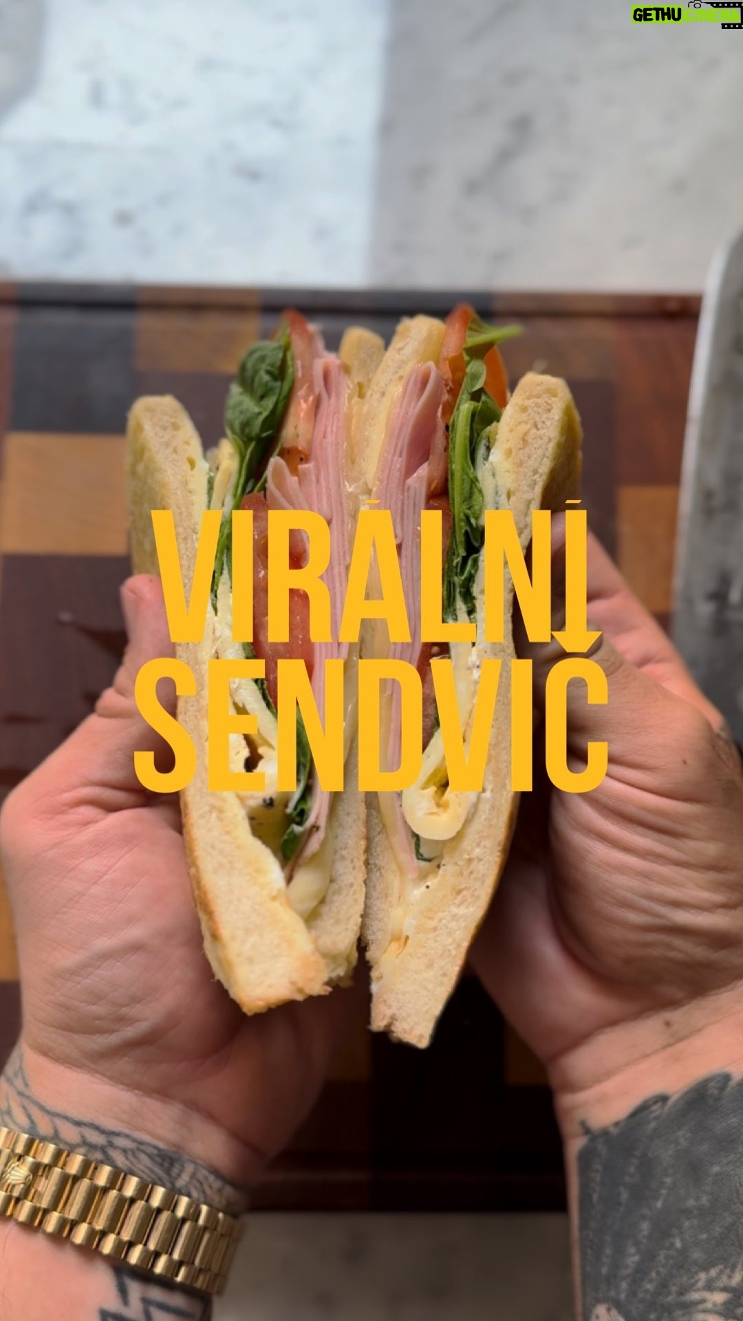 Marek Pavala - 12.5K Likes - Mám pro vás tip na super rychlou a hlavně jednoduchou snídani, na kterou vám stačí pár základních ingrediencí, které najdete doma plus trochu kreativity. Virální sendvič, který budete chtít jíst pořád.
Recept najdete přímo ve videu. Celej proces trvá jen pár minut a výsledek je fakt skvělý!