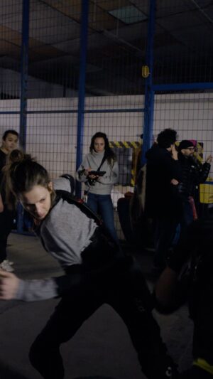 Margot Bancilhon Instagram - Anatomie d’une scène de combat 👊

Le final de #Machine, c’est ce soir à 20h55 sur ARTE, et toujours sur @arte.tv

Réalisée par @fredgrivois
Produite par Elsa Bart et @noorsadar
Producteurs : 687, FIT Production, White Lion Films, Makwa Productions, @artefr et @primevideofr
Musique originale par @thomascappeau
Distribuée à l’international par #MediawanRights