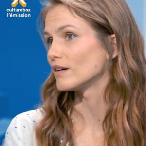 Margot Bancilhon Instagram - Dans “Machine” @artefr (sacrée MEILLEURE série française au festival @seriesmania il y a quelques jours !), @margotbancilhon incarne une ancienne militaire qui revient dans sa ville natale située dans le Grand Est. Le pitch de la série se résume ainsi : “Quand Kill Bill rencontre Karl Marx” !

En 2023, @margotbancilhon remportait le prix de la meilleure actrice au festival @seriesmania pour son rôle dans la série “De Grâce”, diffusée sur @artefr en février dernier.

➡ Slidez pour tout savoir !
👉 suivez @cultureboxlemission pour ne rien râter

📺 canal 14 | 20h25

📲 @france.tv | en streaming
🎵 @youtube | notre playlist idéale
🔗 liens en bio

 #culture #francetv #series