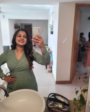 Margret Antony Instagram - Shoot day 💗 and it felt like home 🥹🥹

Thanks a ton ❤️❤️❤️ @seeta_lakshmi @realponnambili for having me 

Hair by @suluhairstylist 
Styled by @deepthyanurag 
@neeleshek