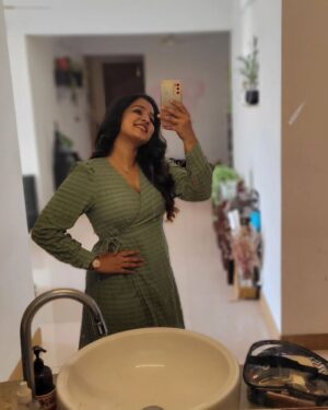 Margret Antony Instagram - Shoot day 💗 and it felt like home 🥹🥹

Thanks a ton ❤️❤️❤️ @seeta_lakshmi @realponnambili for having me 

Hair by @suluhairstylist 
Styled by @deepthyanurag 
@neeleshek