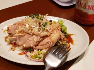 Mari Nishio Instagram - @restaurantsaigonvietnam ベトナム料理サイゴンさんへ行ってきました。
正直なところ、私、ベトナム料理って、ボンヤリしていました。タイ料理とか、中華とかハッキリと分かる感じではなく、、、、、。
そして本日衝撃を受けました。好き！好きですベトナム料理🇻🇳！そしてここの味付けが本当に美味しい‼️パインミーのパンやばいですね🥖試行錯誤してパンはお取り寄せしているそうです。(美人女将談😊)
蒸し春巻き、皆さん食べたことありますか？これまたトロリとして美味しい！
夜はまた楽しそうなメニューとなってます。
うぁーんさっき食べたばかりなのにもう食べたいです！
美人女将、どうもありがとう！
@restaurantsaigonvietnam 
@takakiyokatura