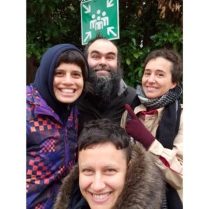 Maria Beraldo Instagram - ENG BELOW | Selfie no ponto de encontro pra divulgar o lindo e atento texto escrito pelo jornalista Peter Margasak @pmargasak sobre nosso novo disco Repescagem. Texto em inglês, na íntegra, no link na bio! 

A favorita dele é Maricotinha. E a sua? Queremos saber! 🌊 

E AMANHÃ abre a venda de ingressos para o nosso show de lançamento no @sescvilamariana, dia 28 de junho, sexta-feira. Garanta sua cadeira na nossa festa de 10 anos. 🍰

Beautiful review of our new album Repescagem by Peter Margasak. You can read the full article in our bio link. 

He's favourite track is Eu Cheguei Lá. And yours? We want to know!