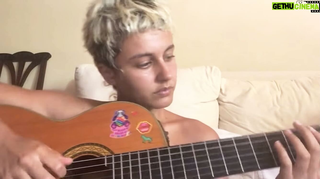 Maria Beraldo - 0.9K Likes - hoje tem show guita e voz e tava lembrando das músicas que me fizeram compor as minhas e esse arranjo q fiz de something virou a minha Cavala. da pra sacar, não da?
hoje vou cantar esse meu universo mais Ćntimo e compartilhar alguns caminhos, linhas, pontos, grĆ£os e eflĆŗvios de por onde ando e porque canto.
hoje Ć noite no @pulsohotel
show 21h
curadoria de @romulo_froes
ainda tem ingressos na bio
vem