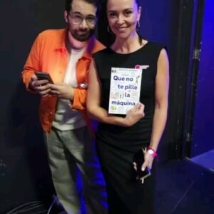 María Elena Dressel Instagram - Que grata invitación a conversar acerca a de lo humano y lo tecnológico esta mañana en el @congresofuturo ! Gracias a mi querido @copano por tremendo espacio para presentar "Que no te pille la máquina" y reflexionar acerca de lo que implica para todos nosotros el desarrollo de la IA generativa. 
Esta guía práctica nos ayuda a entender mejor dónde estamos y a tomar decisiones acerca de dónde queremos llegar. Tremendo panel de conversación junto a Guido Girardi y @parquearaujo 
Da gusto que se valore y se llene de público un espacio tan fundamental como el @congresofuturo 
#Agradecida
🎥 @mgodoymusic