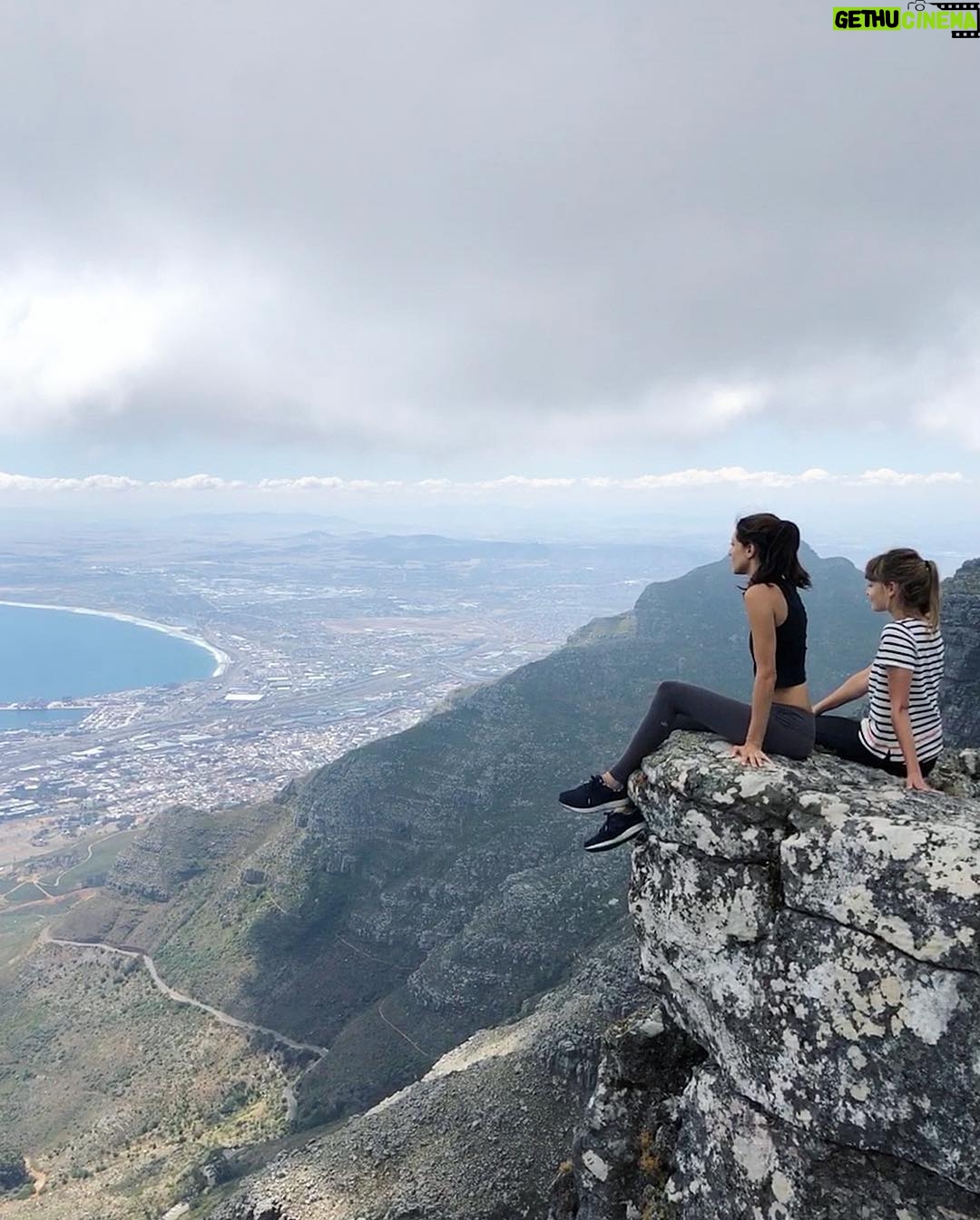 Maria-Elena Laas - 604 Likes - External vs. Internal
#serenepanic #tablemountain 🌍