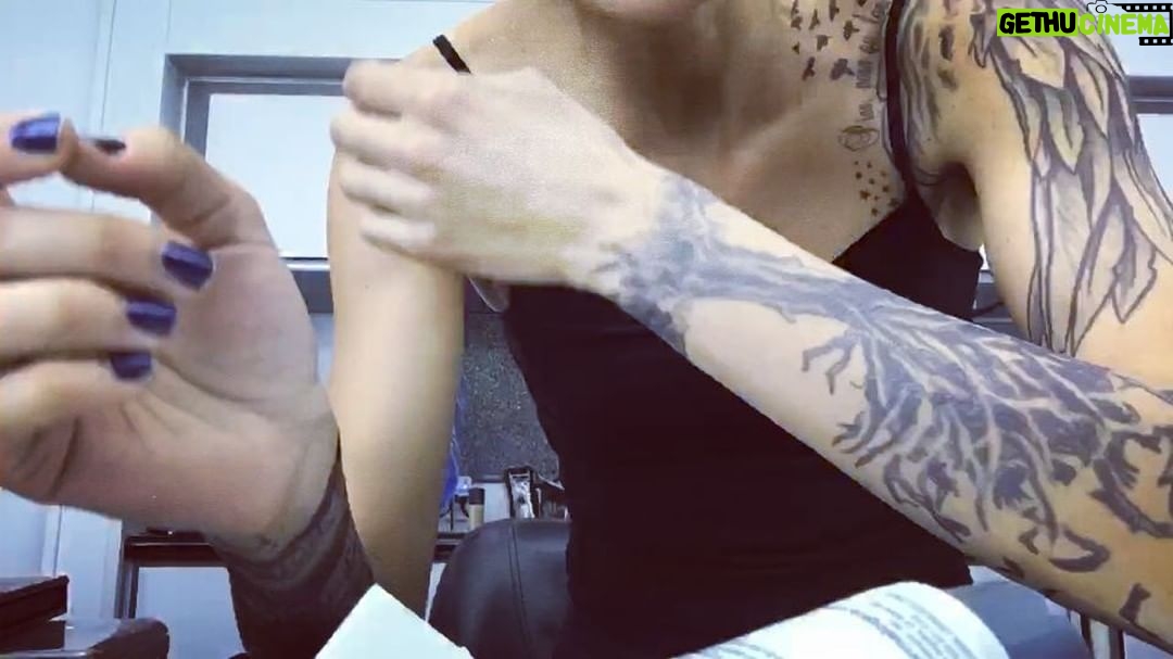 Maria-Elena Laas - 399 Likes - 2 hour Cruz transformation by the amazing @lizardeye22 @tyminskischoenbachmakeup 👏🏼💙 big hearts and mega talents. I love being in their chair. Hi @aaronrose.leone!
.
@vida_starz #vidastarz