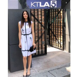 Maria-Elena Laas Instagram - KTLA morning news with the incomparable @samontv 💙
Makeup/Hair @beautybycrystal 
Stylist @ririrabbit 
Dress/clutch @ted_baker 
Jewelry @lakaiserjewelry @genevievelaujewelry 
Shoes @evalunaofficial 
Special thanks to @kristenperino @germanlegarreta for your impeccable taste 
#ktla #VidaStarz @vida_starz