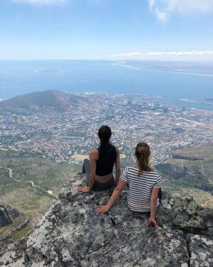 Maria-Elena Laas Instagram - External vs. Internal

#serenepanic #tablemountain 🌍