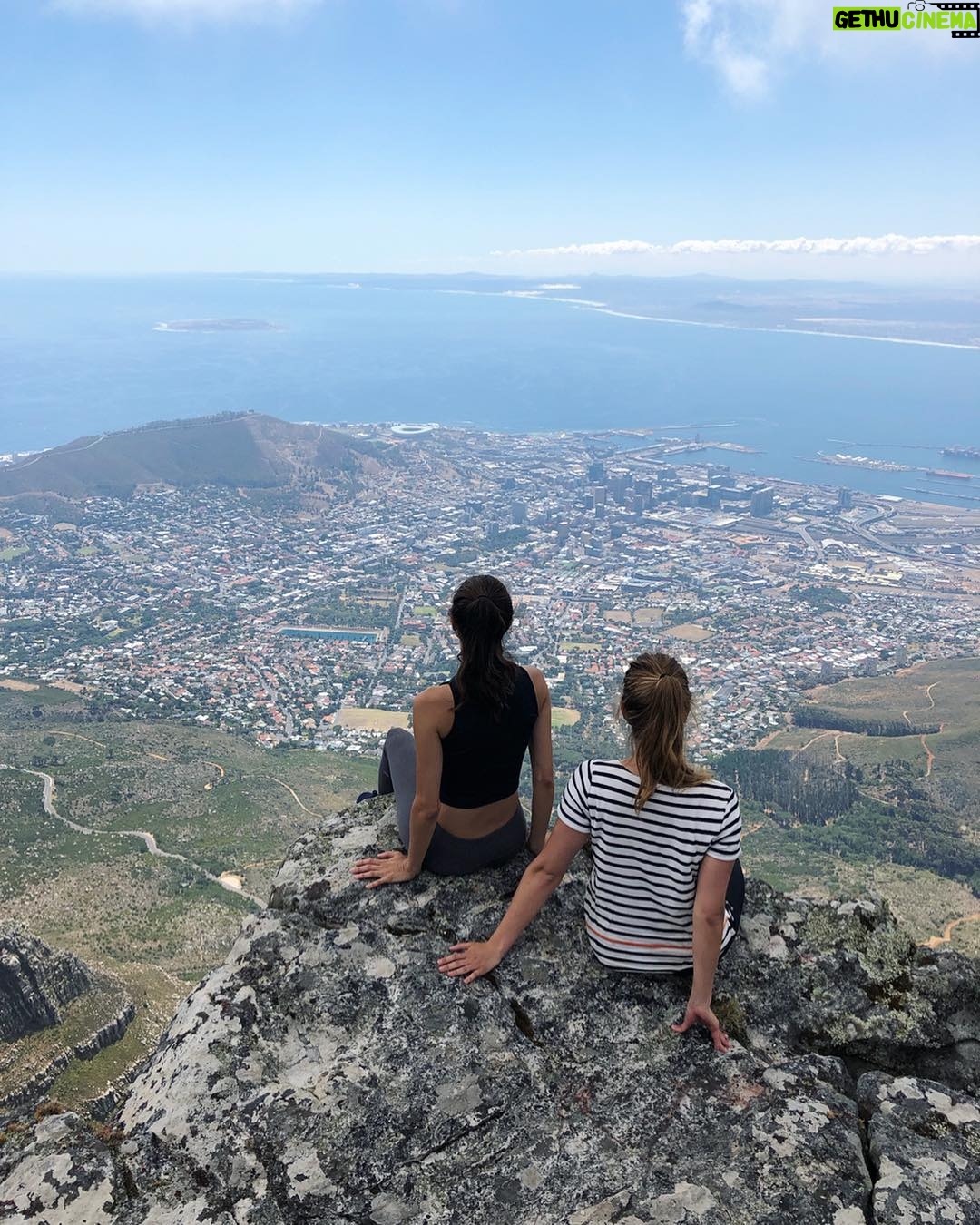 Maria-Elena Laas - 604 Likes - External vs. Internal
#serenepanic #tablemountain 🌍