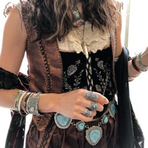 Maria-Elena Laas Instagram - Rosalita Vega’s outfits 😍 1878 Western Steampunk by the incredible Moira Meyer @moirameyer who designed all the costumes in Warrior
.
Makeup   blood @foxymoxy33 
Hair @sshairmakeup 
Makeup   Hair Design @amandarossmcd ❤️