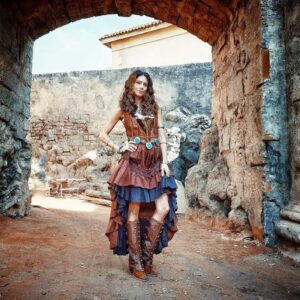 Maria-Elena Laas Instagram - Rosalita Vega’s outfits 😍 1878 Western Steampunk by the incredible Moira Meyer @moirameyer who designed all the costumes in Warrior
.
Makeup   blood @foxymoxy33 
Hair @sshairmakeup 
Makeup   Hair Design @amandarossmcd ❤️