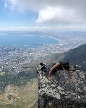 Maria-Elena Laas Instagram - External vs. Internal

#serenepanic #tablemountain 🌍