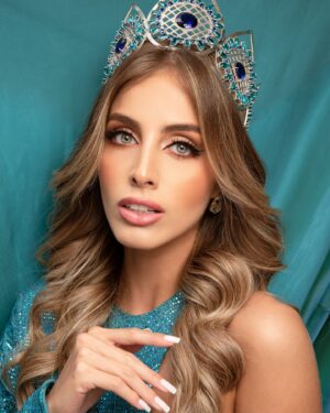 Maria Fernanda Rivero Instagram - No hay nada como un sueño para crear un futuro… 🦋💙

📸: @phmafervaca 

@missworld 
@pgloriaoficial 

#missworld
#missworld71
#71mw
#india
#beautywithapurpose #bwap #fernandarivero
