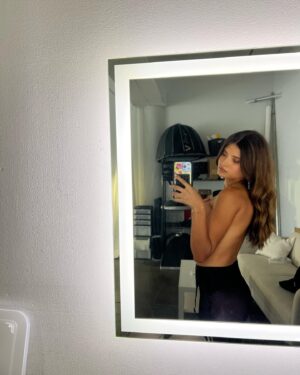 Maria Katarina Instagram - changing room