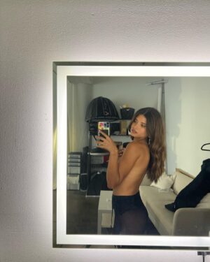 Maria Katarina Instagram - changing room