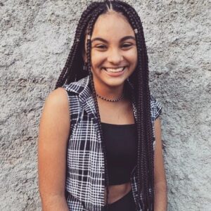 Maria Luiza Galhano Instagram - Postando aqui só pra me inspirar na busca por um novo penteado ... Mãe me ajuda aí na procura🤭🤣
Tadinha da minha mãe que topa minhas loucuras 🙈😊💗
.
.
#boxbraids #marialuizagalhano #inspiração #tranças