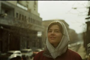 Maria Matsel Instagram - уже третий день падает такой красивый, медленный снег. и я вспомнила прошлую зиму и Ереван, потому что там был такой же ленивый и сказочный снег, который зависал в воздухе, не долетая до земли. каждый год удивляюсь этому, и надеюсь, никогда не перестану. красота!