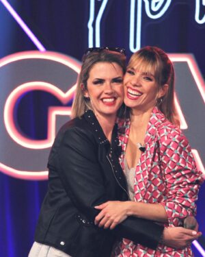 María Mera Instagram - Poñede a @tvgalicia !! Xa estamos en @noitexigante partíndonos de risa !!!! Normal con estes grandes!!! @evitaiglesias @isi_tvg e @francanhotas !!! E os @gemeliers !
.
.
#mariamera #presentadora #tv #television #sabado #concurshow #tvg