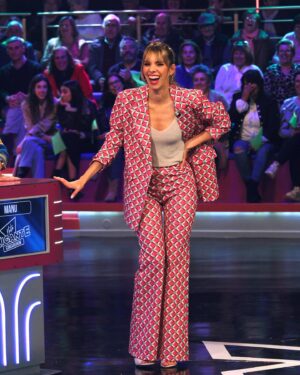 María Mera Instagram - Poñede a @tvgalicia !! Xa estamos en @noitexigante partíndonos de risa !!!! Normal con estes grandes!!! @evitaiglesias @isi_tvg e @francanhotas !!! E os @gemeliers !
.
.
#mariamera #presentadora #tv #television #sabado #concurshow #tvg
