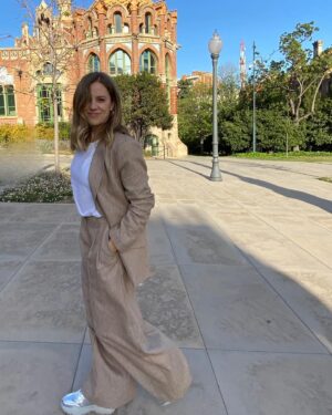 María Molins Instagram - Stefanel ha vuelto Barcelona!!

Me encanta esta marca de ropa italiana 💕 (tengo debilidad por la moda de este país) por su diseño trendy y porque cumple con requisitos imprescindibles para mí: hilos naturales, la sostenibilidad, un estilo actual y atemporal y una relación calidad/precio inmejorable 🔝👌

Se han instalado en Barcelona después de 10 años en la calle Francesc Pérez Cabrero 5 y tienen una ropa PRECIOSA!!!

@stefanel_barcelona 
genacasanovas
@stefanel_official 

Gràcies, Gracias , Grazie genacasanovas 🔝
📸 @corirauxa 

@casaitalianibcn @rcpolobarcelona @themomcollective.bcn @junohouseclub @clubbonasport @clubsdir @da_giorgio @ladeliteca 
#ropa #fashion #casual #urbanchic #sostenible #stefanel @laurapausini