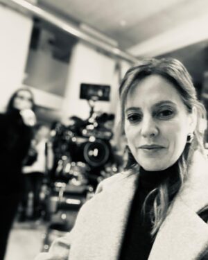 María Molins Instagram - Estamos rodando! 
“BONITA” es la historia de una profesora de universidad víctima de acoso violento verbal por parte de un joven al que no conoce..

🎥🎥🎥🎥🎥🎥🎥🎥🎥🎥🎥🎥🎥

“BONITA” és la història d’una mestra d’universitat víctima d’assetjament violent verbal per part d’un jove desconegut..

#rodando #shutting #📹 #🎥 #cortometraje #curtmetratge @aveceshablosola @evasantanalopez @albert_carbo_ @silendumfilms @upfbarcelona @marti_cordero @marticordero.news @vert.david @laiamaiden #shortfilm #bonita #granequipo