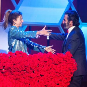 María Molins Instagram - Felicidades a mi querido @luiszahera por su interpretación llena de sensibilidad en “Pájaros” de @paudura72 que le ha valido la biznaga de plata en @festivalmalaga 
Aquí en los #premissantjordirtve 
Vestida de @menchentomas 👗🩵

🎞️🎞️🎞️🎞️🎞️🎞️🎞️🎞️🎞️🎞️🎞️🎞️

Felicitats Luis per la teva interpretació meravellosa en aquesta peli del Pau Durà “Pájaros”

🎞️🎞️🎞️🎞️🎞️🎞️🎞️🎞️🎞️🎞️🎞️🎞️🎞️

Congrats Luis Zahera for playing this marvelous  role at “Pájaros” 

@netflix @netflixes @netflixlat @netflixusa #wrongsideofthetracks #entrevíasserie @alea_media @mediasetcom @aitor_alea_media @david__bermejo @oriolferrerferrer @imercero #festivaldemalaga @clinica_alcolea #cinemaawards #premiosdecine #cinema #cine #tvseries #lovemyjob #actress #actriu #actriz #actresslife #sensibility