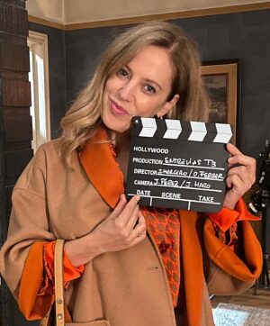 María Molins Instagram - 🌟🌟🙌 Somos oficialmente la primera serie más vista en el mundo en Netflix en habla no inglesa🌟🌟 y la quinta más vista entre todas🌟🌟 parece un sueño pero es así. Podemos estar orgullos@s de la ficción que hacemos aquí! GRACIAS por seguir!! 💪❤️🌟

🌟🌟🌟🌟🌟🌟🌟🌟🌟🌟🌟🌟🌟

Som oficialment la serie més vista al món a @netflix en llengua no anglesa. I la cinquena més vista entre totes!!
Sembla un somni!! GRÀCIES!! ❤️💪🌟 

🌟🌟🌟🌟🌟🌟🌟🌟🌟🌟🌟🌟🌟

We are officially the most watched series in the world in Netflix!! Unbelievable!! THANKS SO MUCH!!! We 🥰❤️🫶🌟💪

#wrongsideofthetracks #entrevíasserie #entreviasserie #entreviaslaserie @alea_media @netflix @mediasetcom @aitor_alea_media @david__bermejo @oriolferrerferrer @imercero