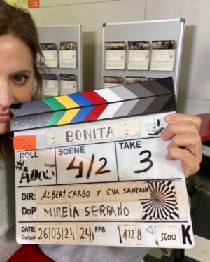 María Molins Instagram - Estamos rodando! 
“BONITA” es la historia de una profesora de universidad víctima de acoso violento verbal por parte de un joven al que no conoce..

🎥🎥🎥🎥🎥🎥🎥🎥🎥🎥🎥🎥🎥

“BONITA” és la història d’una mestra d’universitat víctima d’assetjament violent verbal per part d’un jove desconegut..

#rodando #shutting #📹 #🎥 #cortometraje #curtmetratge @aveceshablosola @evasantanalopez @albert_carbo_ @silendumfilms @upfbarcelona @marti_cordero @marticordero.news @vert.david @laiamaiden #shortfilm #bonita #granequipo