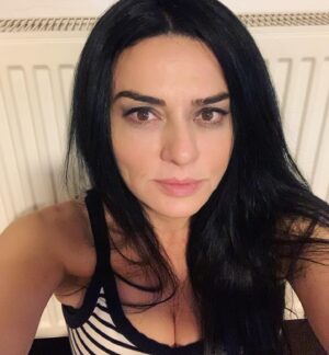 Maria Obretin Instagram - CE AVEM NOI AICI? In aceasta seara la BUZAU! De la 19.00. Va asteptam cu drag si dor!