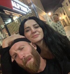 Maria Obretin Instagram - De la 20.30 ne revedem in @clanulserial ! Sofia plus Obuz pe treaba. Eu si @paraschiv.ioan.777 pe relaxare. #suntemsuperbi Ole!