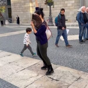 Maria Obretin Instagram - Barcelona a scos ce e mai bun din mine, se vede cu ochiul liber! Inspirata si plina de gratie, m-am intors in tarisoara. Maine jucam CE AVEM NOI AICI? in Baia Mare, poimaine in Satu Mare. Veniti, ca ar fi pacat sa ratati asa talent deosebit pe care il simt de cand am invatat flamenco! Bun, eu in spectacol dansez pe interior dar colegu’ Marius Manole rupe scena cu un melanj dansant complex si plin de gratie!