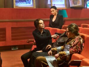 Maria Obretin Instagram - Magda si Sofia au multa treaba azi in @clanulserial ! Intai cu familia Diamant. Iaca dovezile!