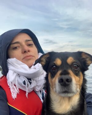 Maria Obretin Instagram - Fiind noi superbi pe frigulet, am zis sa profitam de simpatie si sa va anuntam ca jucam CE AVEM NOI AICI? In deplasare! Pe 23 noiembrie vom fi in Satu Mare, pe 24 in Baia Mare! Bun, Pascal nu vine, ma aseapta acasa cu un ceai de musetel! Dar vin cu prieteni care mai de care: Carmen Tanase, Marius Manole, Lia Bugnar! Deci, daca aveti neamuri, prieteni, verisori in zona, dati de stire. Va multumim!!