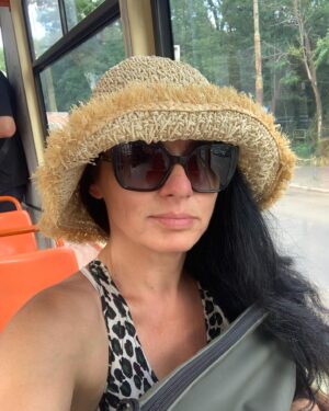 Maria Obretin Instagram - #suntsuperba in tramvai! Folositi cu incredere spf-ul, ochelarul si palaria! #fitisuperbisivoi