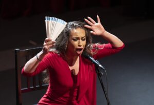 María Terremoto Instagram - Espectacular inauguración del 25 Aniversario de los Jueves Flamencos con la jerezana @mariaterremoto.mt y su 'Cantaora'.

En él deja a un lado los artificios musicales y los guiones para presentarse de la manera más tradicional posible, con el acompañamiento de la guitarra de @nonojero_oficial y las palmas de Manuel @m.cantarote y @juandiegovalenciavargas, creando con el espectador una línea directa sin interferencias. 

📷 @remediosmb / @blackvegastudio