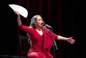 María Terremoto Instagram - Espectacular inauguración del 25 Aniversario de los Jueves Flamencos con la jerezana @mariaterremoto.mt y su 'Cantaora'.

En él deja a un lado los artificios musicales y los guiones para presentarse de la manera más tradicional posible, con el acompañamiento de la guitarra de @nonojero_oficial y las palmas de Manuel @m.cantarote y @juandiegovalenciavargas, creando con el espectador una línea directa sin interferencias. 

📷 @remediosmb / @blackvegastudio