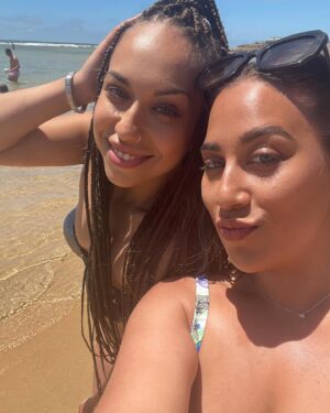 María Terremoto Instagram - 🥹 Con to mi resaca emocional 😏 voy ha intentar hacer un RECAP de este finde pero sería imposible contar tantos sucesos en tan poco espacio☀️🌅🌊🏝️🐚🩱👙🥪

1. Intento de foto de guapi pro es imposible 🙂‍↕️
2. 2do intento d foto, las buenas ya las subiré ☺️
3. Las nenis antes de una noche movidita😎🏝️
4. Ella y yo 🐯💚
5. Tomando algo de sol porque llovió tela 🥲
6.  MOOd tardeo en el palmar 🐰🐰🐰🐰🐰
7.  Zahoraaaaaaaaaa🥹🥹🥹🥹🥹
8. Viviendo la music a la vuelta 🔪🤘🎶

Ha sido increíble… 💚 gracias manasssss esto me ha dao la vidaaaaaaaaaaa🥲🐚

#comoteloestaspasandotigre