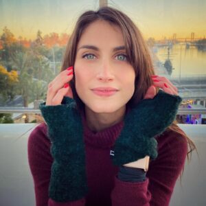 Maria Valentina Principi Instagram - Quell’attimo prima del clic 📸
Perché non sempre ciò che è perfetto è la scelta migliore…. 
.
.
#portrait #portraitphotography #italiangirl #headshot #italianactress #italianmodel #sunset #sunsetlovers