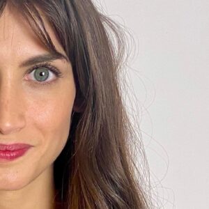 Maria Valentina Principi Instagram - Lo sapevate che siamo tutti estremamente asimmetrici?
.
Io ero solita pensare che la mia metà migliore fosse quella più distesa, cioè la sinistra.
.
Però adesso che ho tagliato a meta questa foto, mi sono accorta che nella parte destra ho più rughe, più segni…ma anche tanta espressività in più.
Così… ho cambiato idea.
.
Viva le rughe, viva i difetti, viva il nostro modo di affrontare il mondo, e la vita. 
.
#bodypositive #bodypositivity #selflove #loveyourself #motivation #beauty #model #selfcare #instagood #beautiful #healthylifestyle #makeup #lfl #smile #wrinkles #enjoymyface #lovemyself #asimmetria