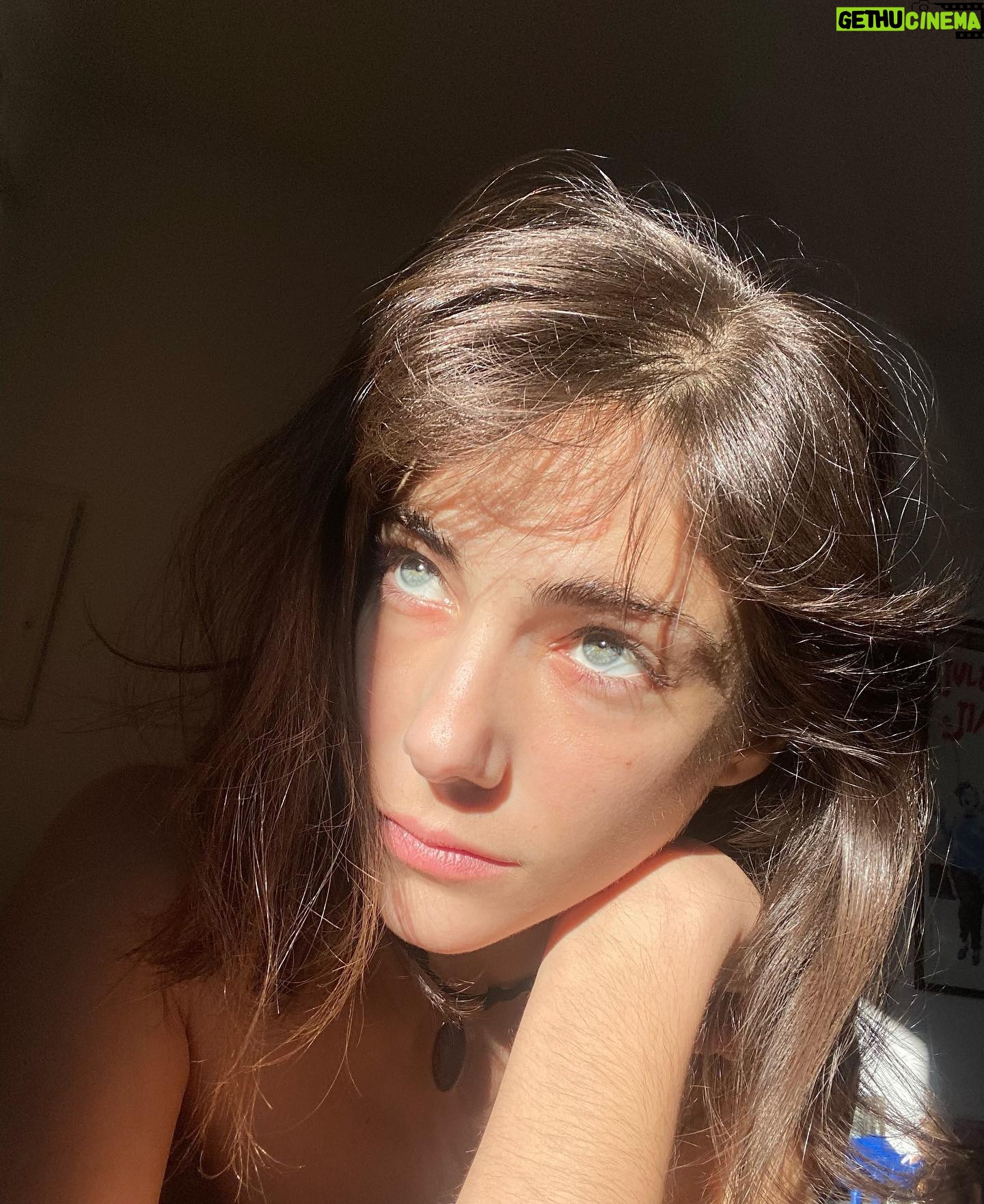Maria Vera Ratti - 2.4K Likes - Hard sun