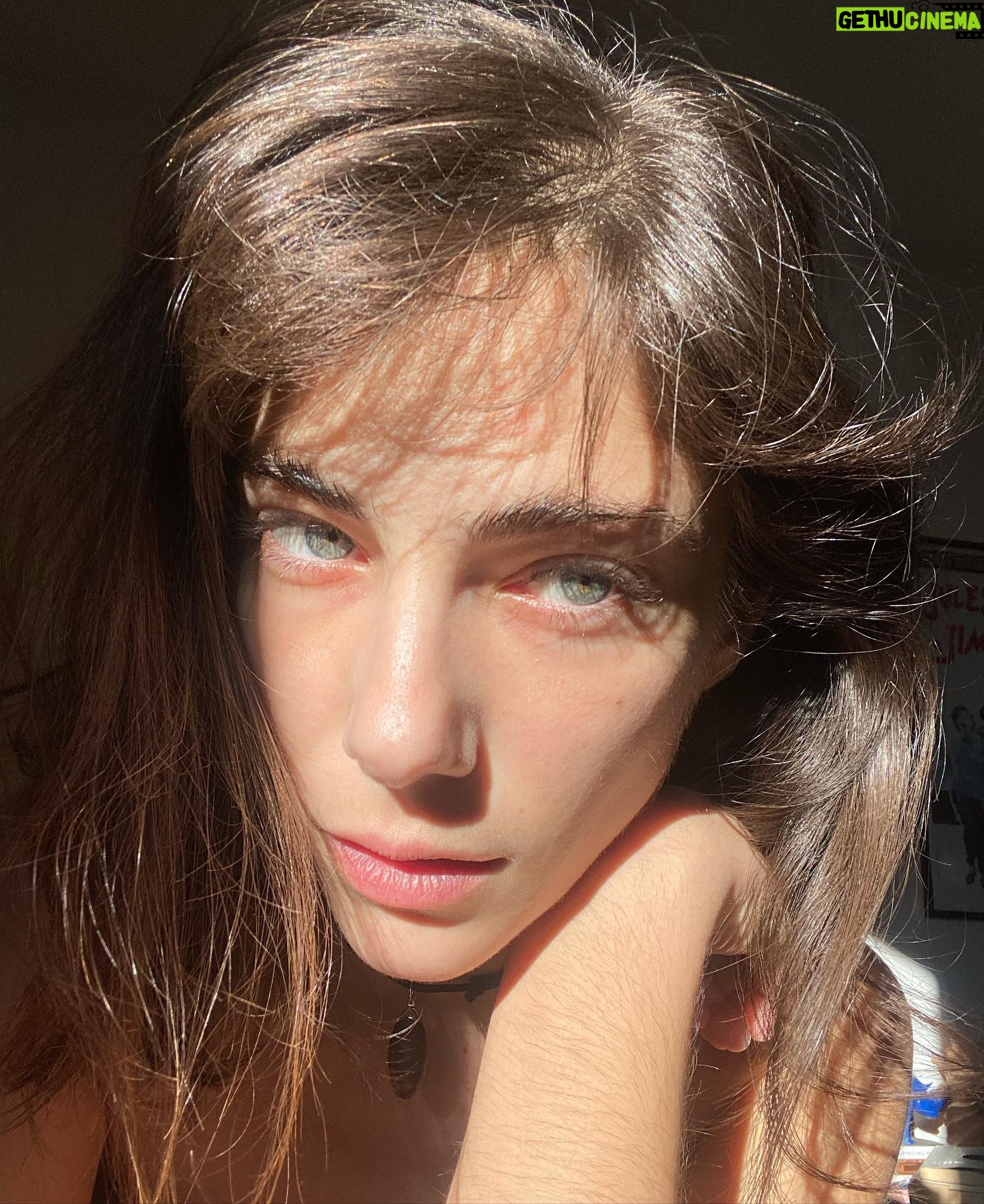 Maria Vera Ratti - 2.4K Likes - Hard sun