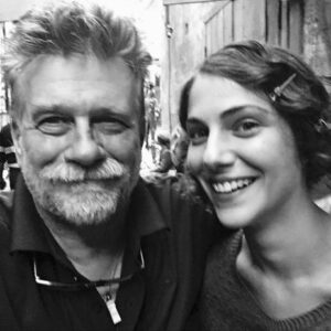 Maria Vera Ratti Instagram - Sono così grata di aver avuto il privilegio di conoscerti. Il modo in cui ti sei occupato di tutti noi, tutte le cose che mi hai insegnato, tutte le volte in cui ci hai tenuti per mano, come un vero capitano. Ma sopratutto Ale, ci hai voluto bene. Ci hai fatto crescere e fiorire perché ci hai voluto tanto bene, e ce ne hai voluto veramente. Ci hai scelto, ci hai protetto, hai giocato con noi e ci hai accompagnato, e non vederti più fa troppo male. Ti voglio tanto bene Alessandro