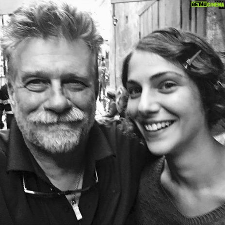 Maria Vera Ratti - 2.8K Likes - Sono così grata di aver avuto il privilegio di conoscerti. Il modo in cui ti sei occupato di tutti noi, tutte le cose che mi hai insegnato, tutte le volte in cui ci hai tenuti per mano, come un vero capitano. Ma sopratutto Ale, ci hai voluto bene. Ci hai fatto crescere e fiorire perché ci hai voluto tanto bene, e ce ne hai voluto veramente. Ci hai scelto, ci hai protetto, hai giocato con noi e ci hai accompagnato, e non vederti più fa troppo male. Ti voglio tanto bene Alessandro