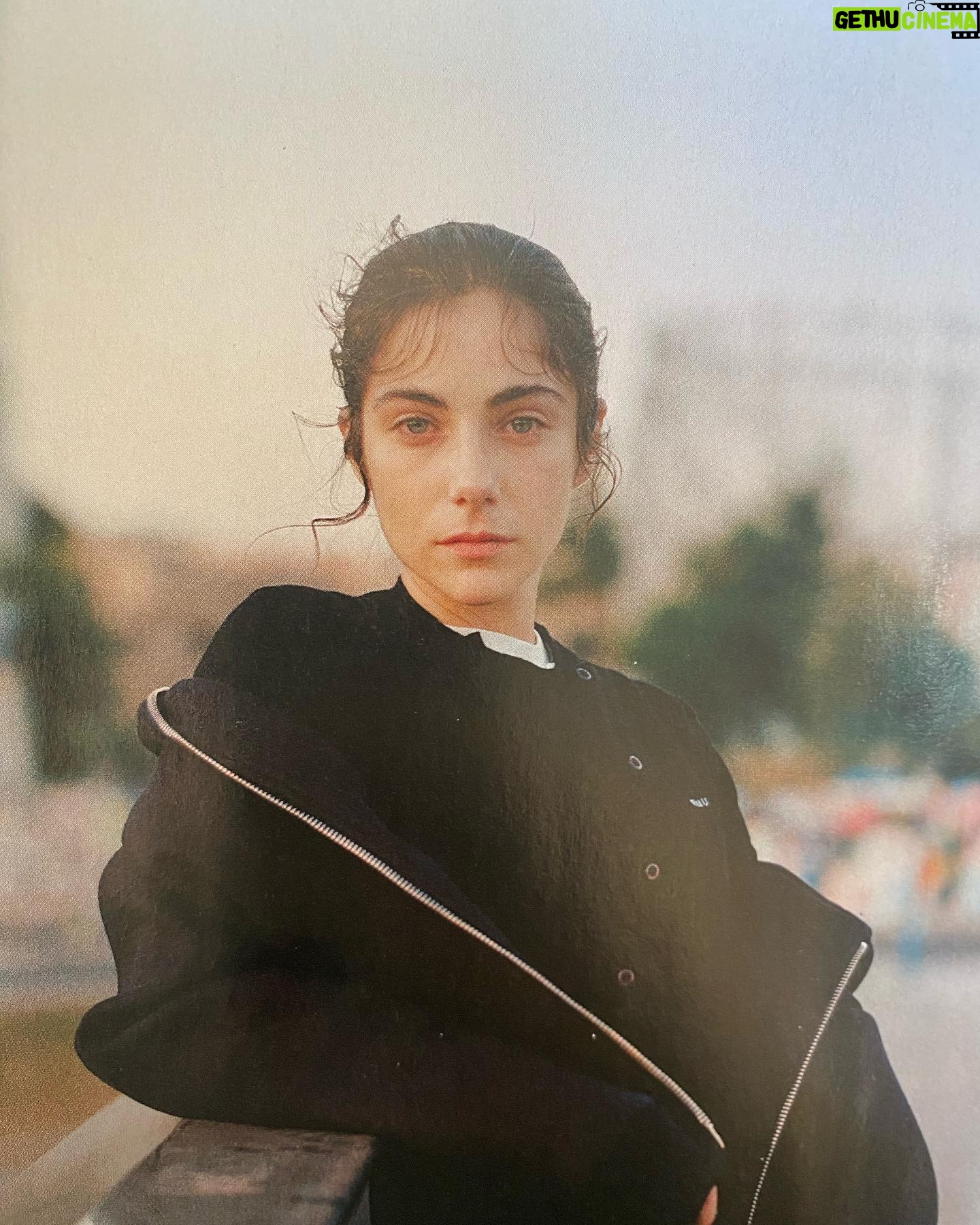 Maria Vera Ratti - 1.4K Likes - š¤ @vogueitalia
Total look @miumiu
Photographer @arianna_arcara
Stylist @jamesvaleri
Hair @marcobracahair
Makeup @ariannacampa_makeup
š¤ @othersrl @volver.actor