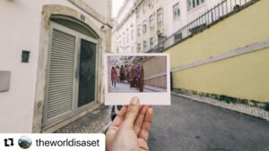 Maria de Medeiros Instagram - Obrigada a quem fez este percurso lindo de revisitar os lugares da Revolução e do filme.  #Repost @theworldisaset with @use.repost
・・・
🎥 Capitães de Abril (2000)⁣⁣⁣⁣⁣⁣
⁣⁣⁣⁣⁣⁣🔽⁣⁣⁣⁣⁣
“Looking at the world, every time there are militaries involved in a coup, things don’t go well. However, what our young militaries did in the 25th of April in Portugal is nothing less than remarkable”. These are the words of Maria de Medeiros, the writer and actress who put all his soul in “Capitães de Abril”, a co-production that recreated the steps of the “carnation revolution” in 1974.

Production crew stopped many busy streets in Lisbon with authentic tanks and hundreds of extras to film in the exact same spots where the revolution happened 25 years before. In some cases, matching iconic photos from that day. João Pedro Ruivo, assistant director, played a crucial role in coordinating all the action with Lisbon municipality, because not every road was ready to support the chaimite’s weight. But they still pulled it off with incredible detail.

I revisited the locations, this time to frame a fictional Salgueiro Maia (played here by Italian Stefano Accorsi), Lobão (by spanish Fele Martínez) and Joaquim de Almeida (Gervásio). Rita Durão plays the soldier’s girlfriend at the station.

“Capitães de Abril” is available on @hbomaxportugal 

Shoutout to @lali.moments for joining the tour!

1 - Largo do Carmo
2, 3 - Rua do Arsenal
4 - Rua de S. Paulo
5 - Rua Augusta
6 - Rua do Jardim Botânico
7 - Travessa do Cotovelo
8 - Estação de Sta. Apolónia
9 - Rua Augusta
10 - Rua do Arsenal

#portugal #portugueserevolution #25deabril #revoluçãodoscravos #revolucaodoscravos #carnationrevolution #lisbon #lisboa #largodocarmo #salgueiromaia #pracadocomercio #rossio #ruadoarsenal #tanks #chaimite #portuguesemilitary #ruaaugusta #capitãesdeabril #capitaesdeabril #aprilcaptains #mariademedeiros #stefanoaccorsi #joaquimdealmeida #felemartinez #ritadurão
