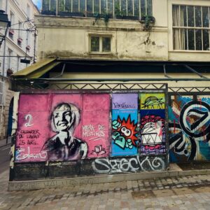 Maria de Medeiros Instagram - Un ami m’a envoyé cette image, prise dans le centre de Paris. So cool!  Merci Bryan Diegues, l’artiste. (@by_glacon )
Et merci Daniel Chabannes et Hermano Sanches de m’informer.