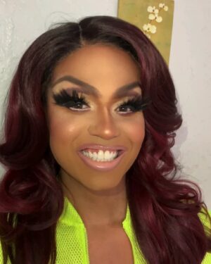 Mariah Balenciaga Instagram - I found a picture @dizz_vee said I Can post and I don’t look like a Gremlin! 🤣🤣 Make sure to visit @shopmagickplanet to purchase one or more of my intoxicating candles. #mug4dayz #candlequeen #rupaulsdragrace