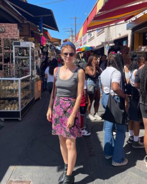 Marián Aguilera Instagram - The beautiful chaos of a street market 🫶🏼🍇👚🧦🍉